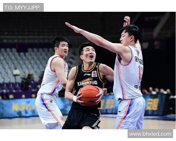 热火12人轮换全面开花 8人得分上双展现强大团队实力